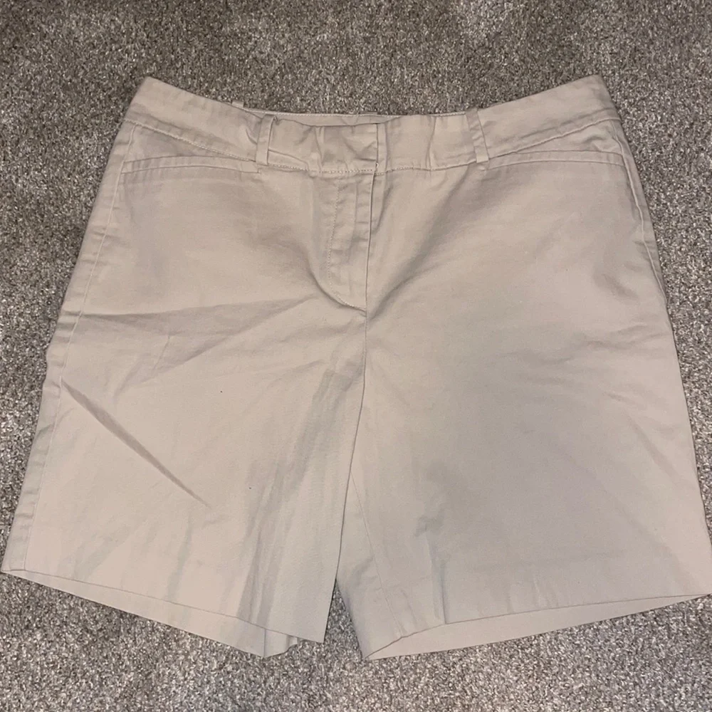 Women’s Talbots Khaki Shorts 6 - Picture 1 of 4